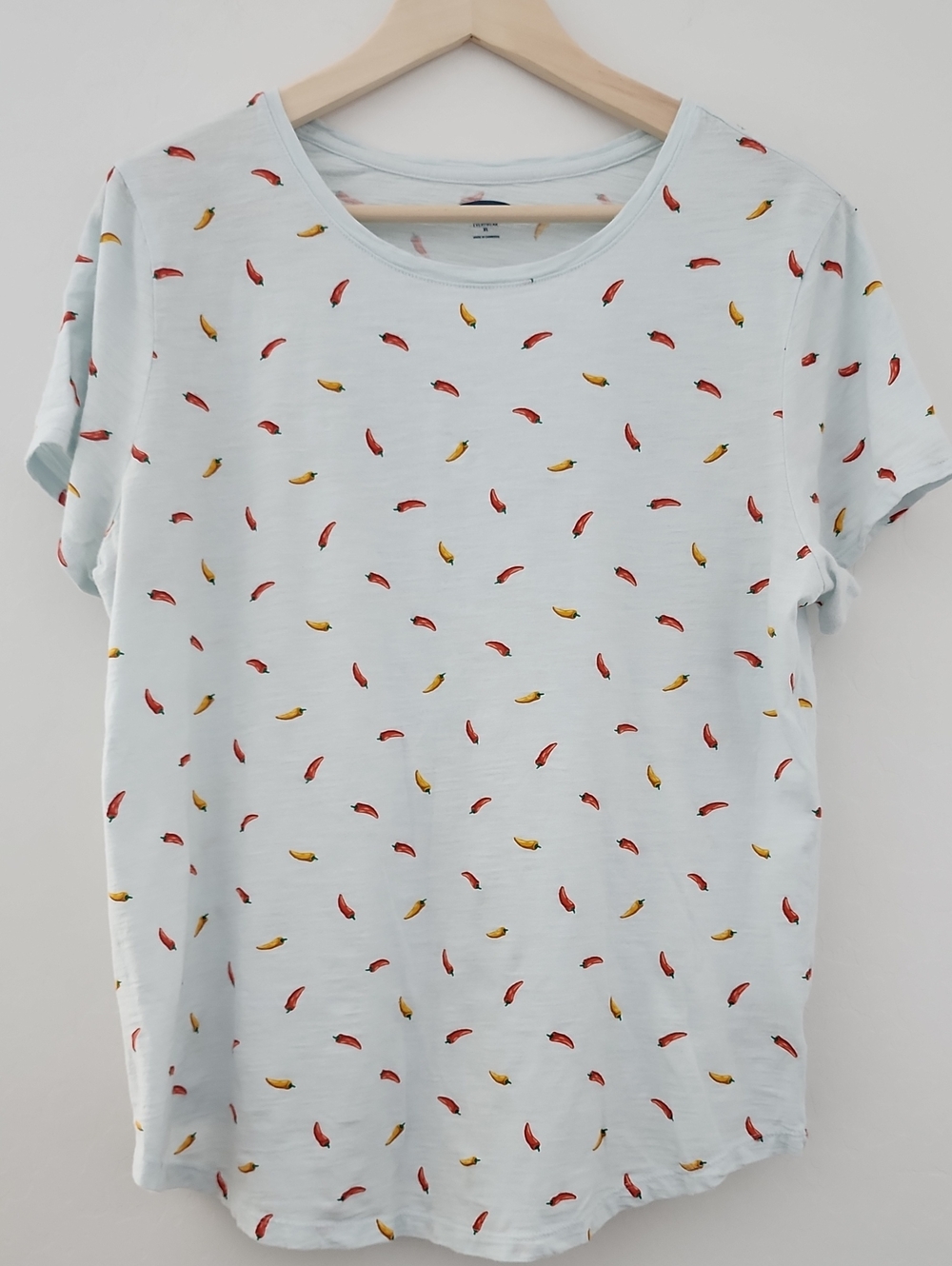Old Navy Light Blue Short Sleeve Tee with Red and Yellow Peppers Print, XL